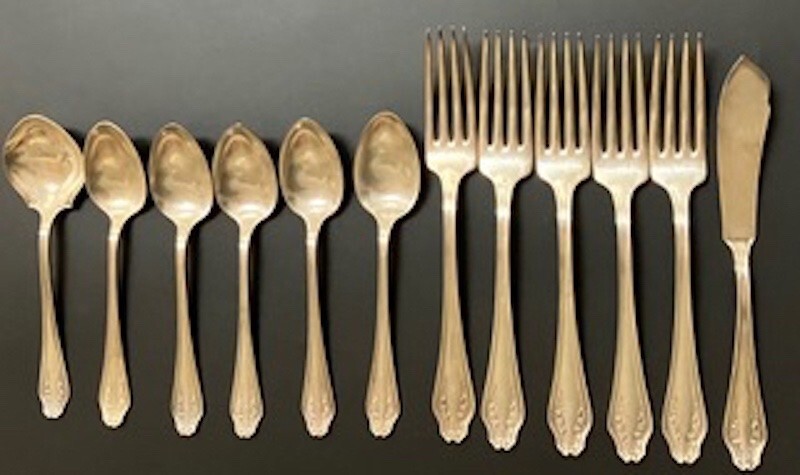 Rogers & Bro. AI XII Silverware Flatware. Collection of 12 Pieces