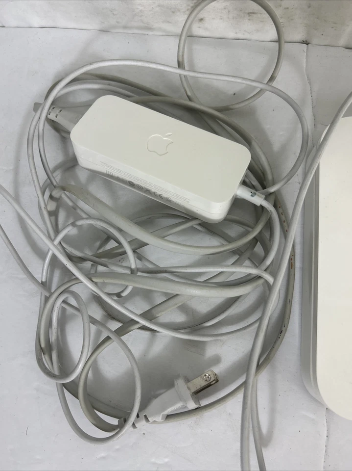 Apple Airport Extreme Base Station A1354 WiFi Router 4th Gen with Power Cord - Image 3 of 4