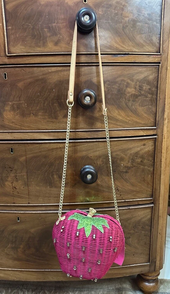 Betsey Johnson Fresa Mimbre Ratán Monedero Verde Brillo Rojo Rosa Baya Foto 2 de 4