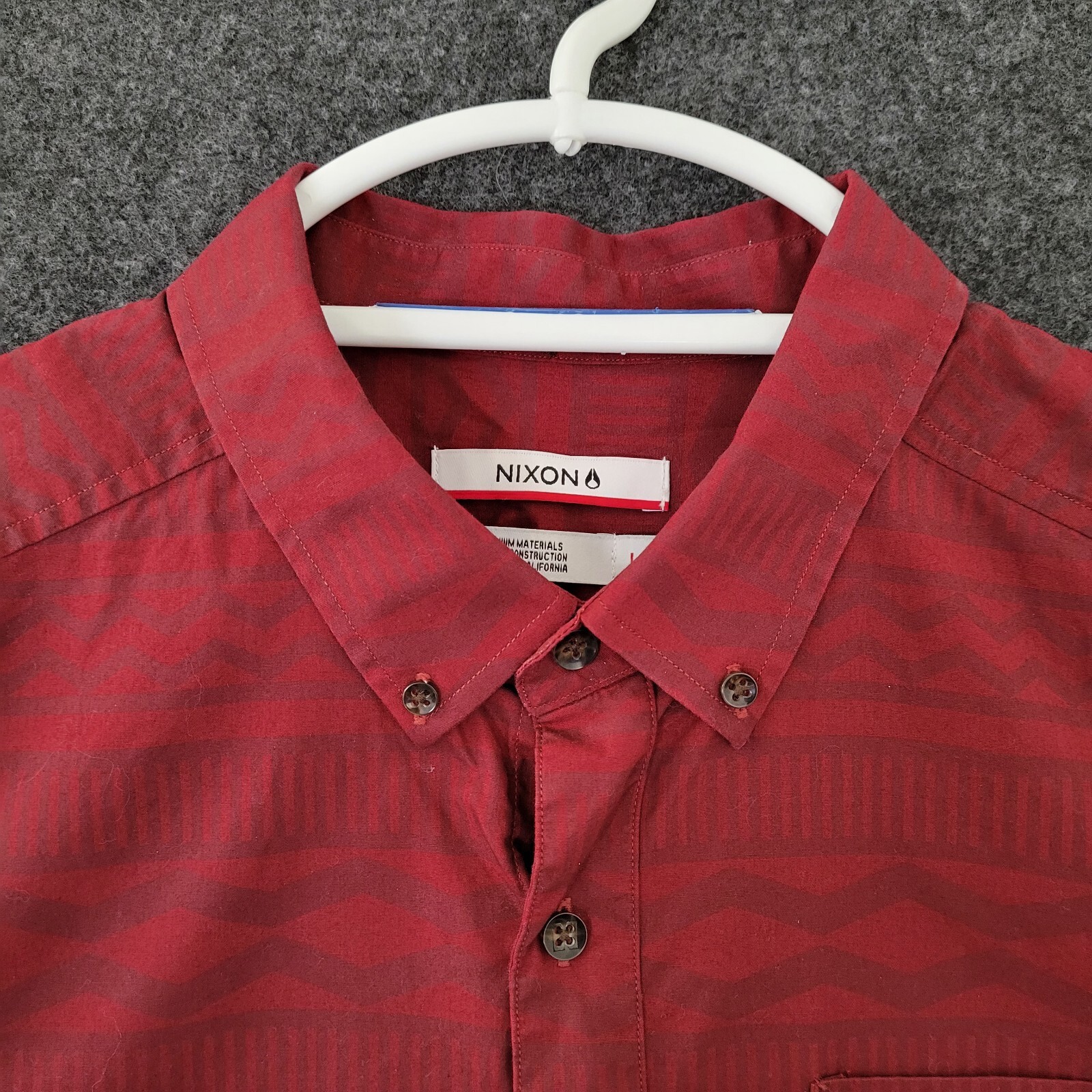 Nixon Shirt Mens Large Red Button Down Short Sleeve Tribal Pattern