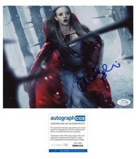 Amanda Seyfried "Red Riding Hood" AUTOGRAPH Signed 'Valerie' 8x10 Photo ACOA