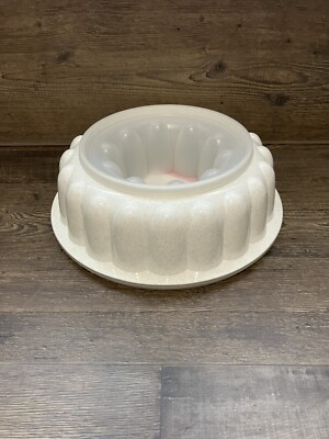 Tupperware Speckled Jello Ring Mold