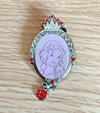 DISNEY PRINCESS JEWELLED FRAMES SNOW WHITE WITH JEWELLED APPLE DANGLE PIN