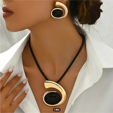 3 Piece Women Jewelry Set Geometric Black Pendant Necklace Earrings Retro