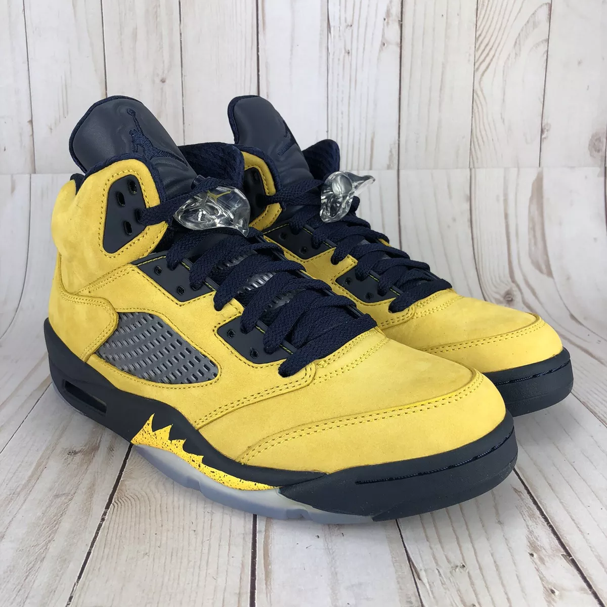 Yellow jordan hotsell 5 2019