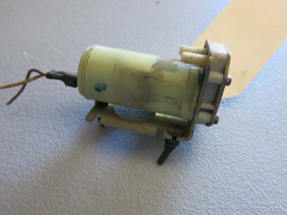 Bomba lavadora parabrisas Porsche 911 12V VDO 92862807400 (#2) Foto 2 de 4