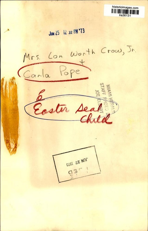 1973 Press Photo Mrs. Lon Worth Crow Jr. and Easter Seal Child Carla