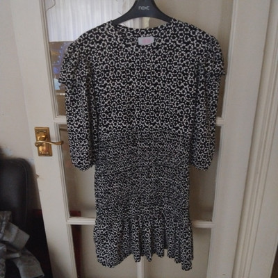 dress size 8 black and white colors 