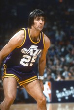 Gail Goodrich New Orleans Jazz in action v the Washington Bullets - Old Photo 4