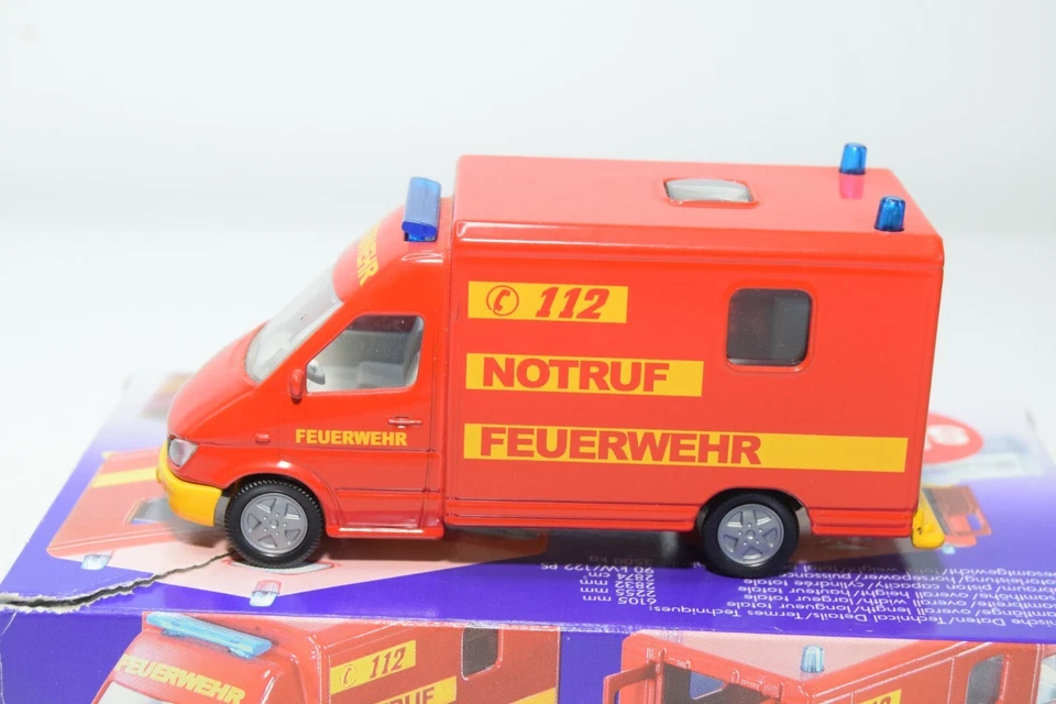 B67 1:55 SIKU 2020 MERCEDES-BENZ RTW CON MALETERO FURGONETA DE RESCATE BOMBEROS SIN USAR, EN CAJA 2 Foto 3 de 4