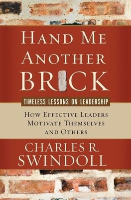Charles R. Swindoll Hand Me Another Brick (Taschenbuch)