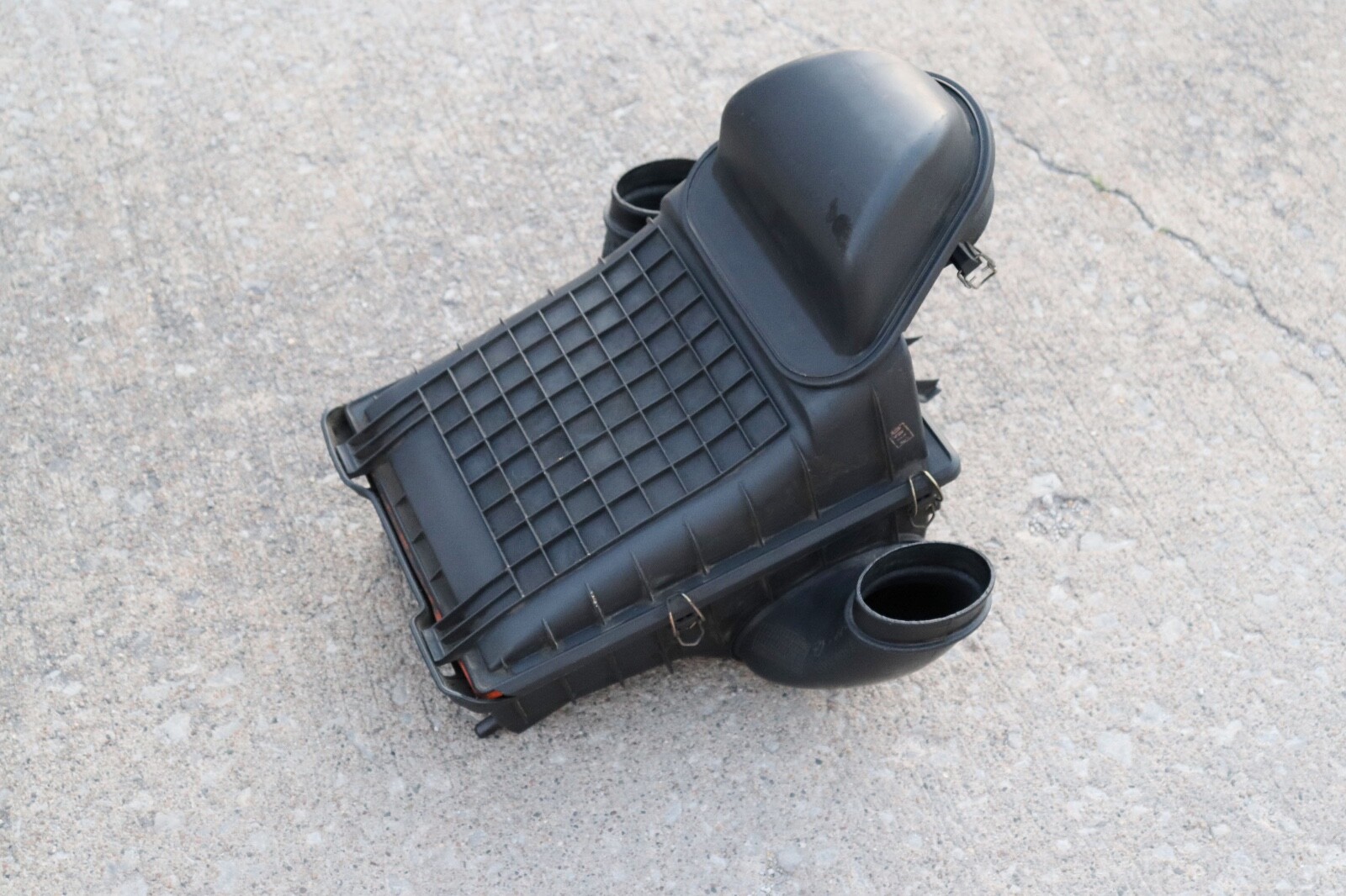 P2005164 2004-2011 Maserati Quattroporte M139 Air Cleaner Box 4.2L V8 1003583 OE