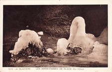 Carte postale ancienne LA GLACIERE DOUBS les bonhommes de glace du fond