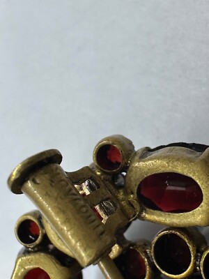 VINTAGE ESTATE GOLD TONE GARNET RED GLASS SIGNED TOMECO VINTAGE ESTATE GOLD TONE GARNET RED GLASS SIGNED TOMECO