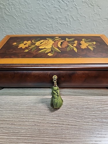Caja de Música Tradicional Sorrento Reuge Música + Llave 36 Nota Tema de Edelweiss Lara - Imagen 2 de 22