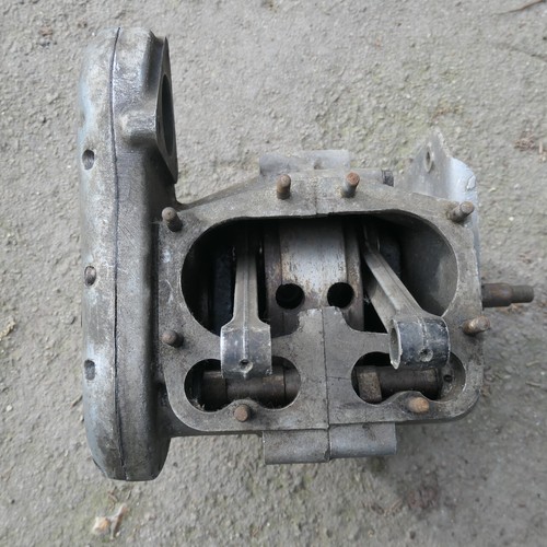 Motore Triumph TRW 500, metà inferiore con albero motore, 1952. - Foto 3 di 16