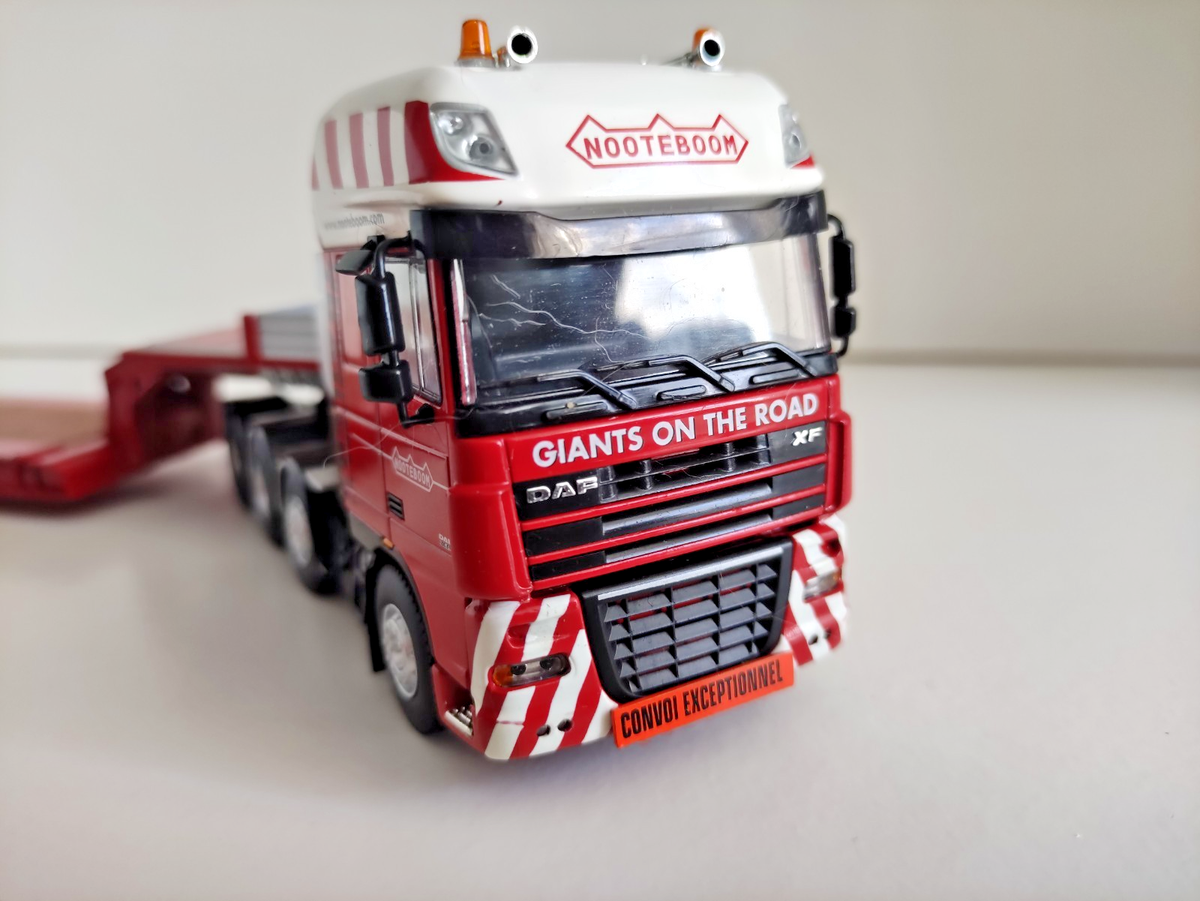 WSI Nooteboom Euro-78-04 Low-Loader with DAF 8x4 Tractor 1:50