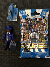 Playmobil Figures Serie 24 Pilot/Flugpersonal Figur mit Koffer & Zubeh&ouml;r 70939