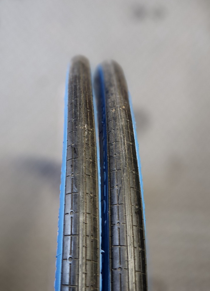 Two Black/Blue Deli 700 x 25 Bicycle Tires 100 PSI ISO 23-622