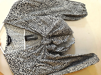 Express White/Black Leopard Animal Print V-Neck Tie Front Bow Cropped S