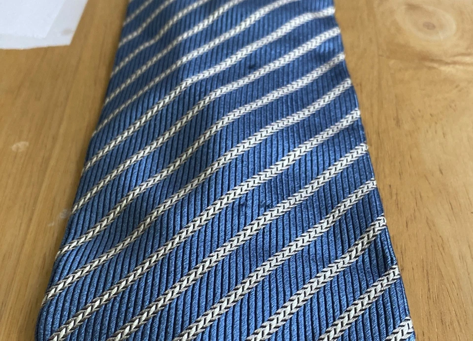 "Corbata de seda italiana Armani Collezion texturizada azul y dorado a rayas 56X4"" enganches" Foto 3 de 4