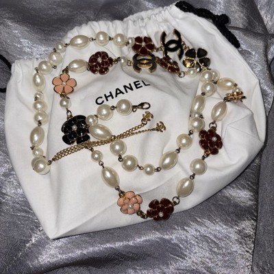 VINTAGE CHANEL FAUX PEARL & ENAMEL NECKLACE /BELT. 52”.Excellent