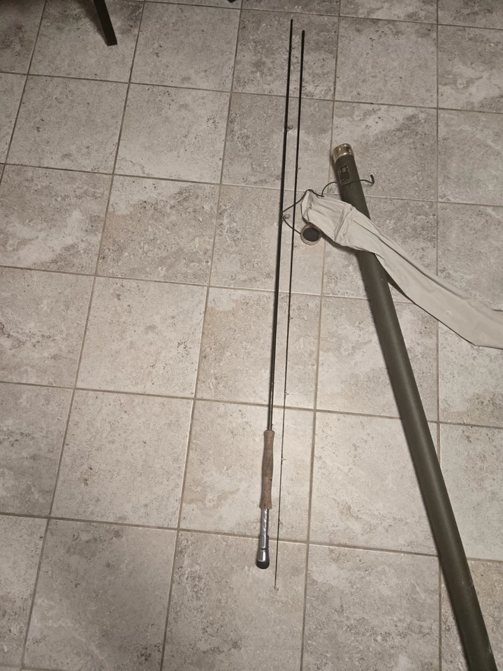 Orvis T3 fly fishing rod.  10 ft, 7 inches, and a 2-piece rod. Mid Flex w/ Case - Image 2 of 4