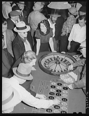 Photo:Roulette players. Las Vegas, Nevada