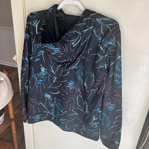 NWT Under Armour Fleece Tropical Printed Hoodie Size Medium Loose Coupe Black - Picture 23 of 23