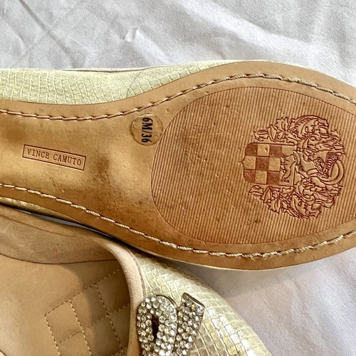 Vince Camuto Size 6 Ballet Flat Beige Tan Gold Embossed Leather Textured Shoes - Picture 8 of 13