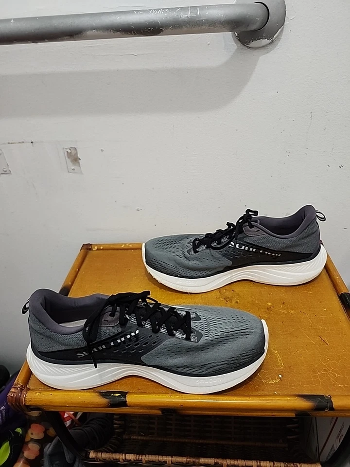 Zapatilla deportiva Saucony Ride 17 para hombre talla 12 Foto 3 de 4