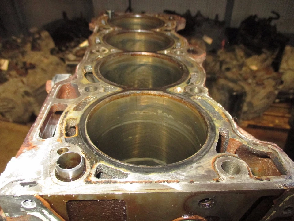 Nissan Sentra 2005 fabricante de equipos originales QG18DE motor bloque de cilindros desnudo Foto 3 de 4