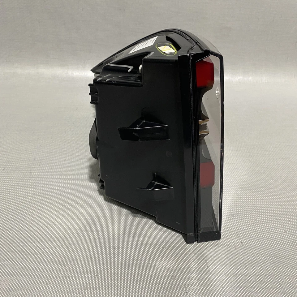 LUZ TRASERA PASAJERO DERECHO TESLA MODELO X 1034333-00-B 2016 1017 2018 2019 2020 Foto 4 de 4