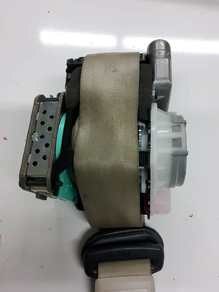 Натяжитель ремня безопасности правый передний пассажирский для Audi A4 2013-2016 годов выпуска 3066322 - Изображение 2 из 4
