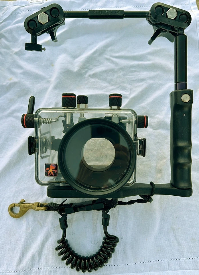 Carcasa submarina Ikelite para cámara Canon G10, brazo estroboscópico, lente gran angular Foto 2 de 4