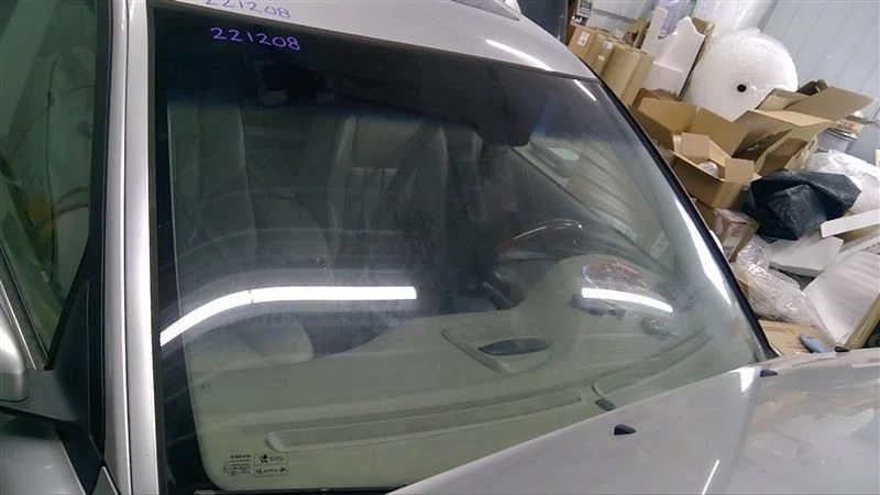 (LOCAL PICKUP ONLY) Windshield Glass With Rain Sensor Fits 01-06 VOLVO 80 SERIES Foto 2 de 4