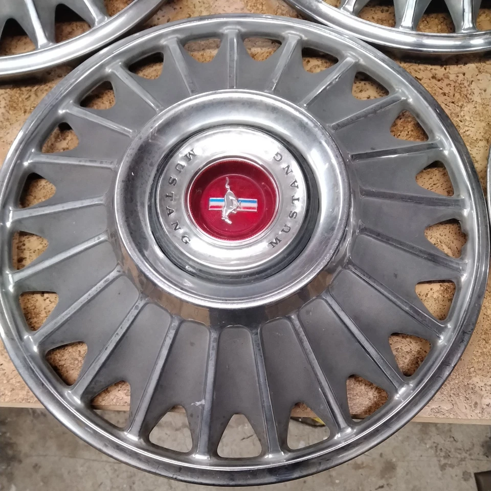 1967 Ford Mustang Hubcaps 14" Set of 4 Wheel Covers 67 Hub Caps — 第 2/4 张图片