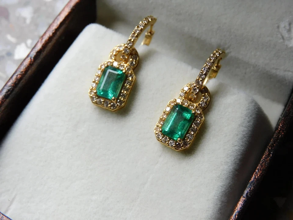 Pendiente de diamantes cultivados en laboratorio y esmeralda natural de Zambia de oro amarillo sólido de 14 k M151 Foto 2 de 3