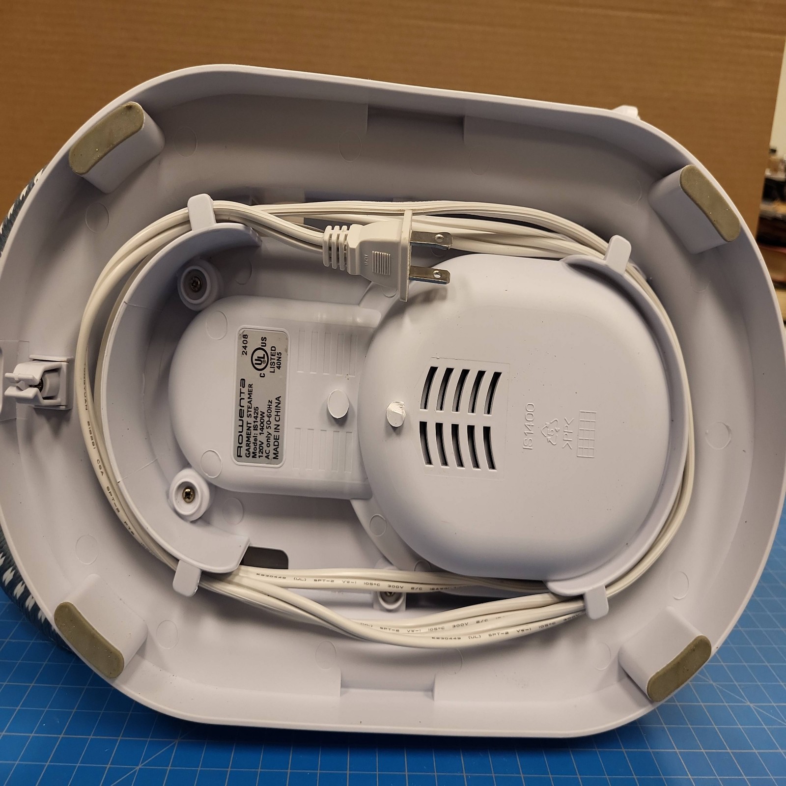 Rowenta IS1425 Pro Compact Garment Steamer Fabric Clothes Portable Travel White