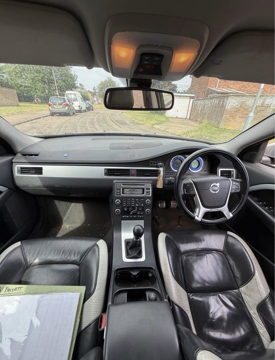 VOLVO V70 SE 2.0D R DESIGN IN GOLD CLEAN EXAMPLE MOT ESTATE