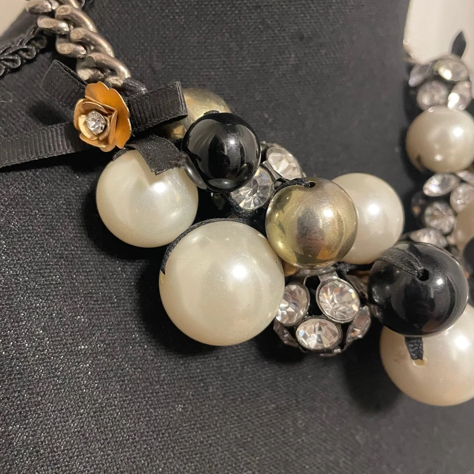 BETSEY JOHNSON белый искусственный жемчуг черный бант серебристого тона ссылка со стразами ожерелье V - Изображение 2 из 4