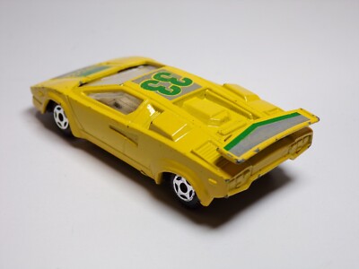 Realtoy 1985 Lamborghini Countach LP500S Yellow Green 1:64 Diecast