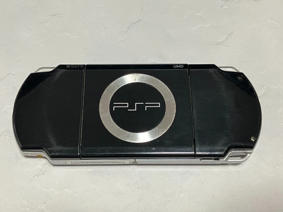 Sony PSP-2000 Console / battery＋charger＋memory stick random 3 games from US - Image 3 of 4