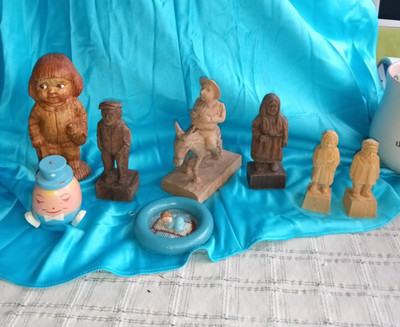 knick knack bundle #1-- two wooden couples ,8 items total