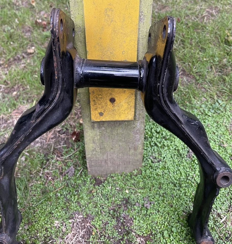 HONDA CX 500 1979 1983 CX 500 C CUSTOM RADIATOR ENGINE MOUNT BRACKET BRACKET - Image 2 of 4