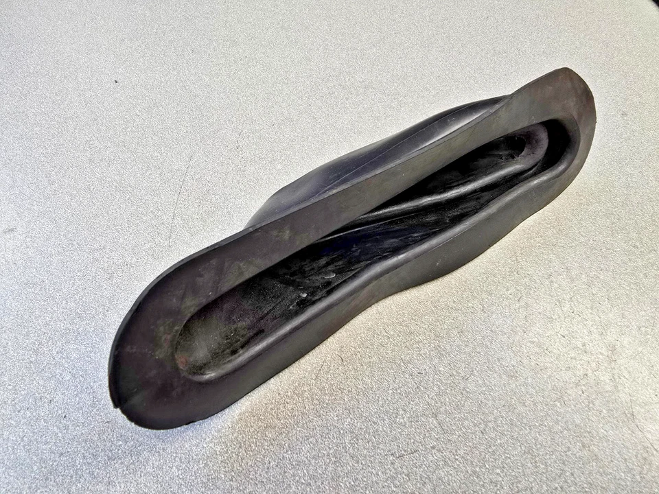 VERY NICE USED ORIGINAL GENUINE PORSCHE 911 912 912E HANDBRAKE RUBBER DUST BOOT - Изображение 4 из 4