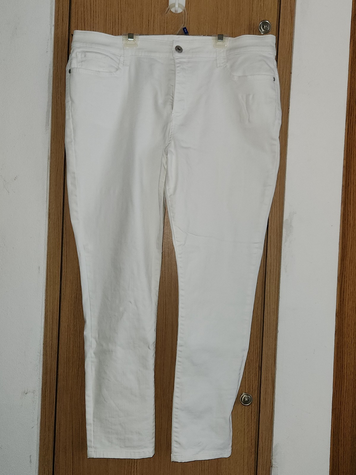 Women White Skinny Jean Size 18 St John Bay Used Excellent Condition