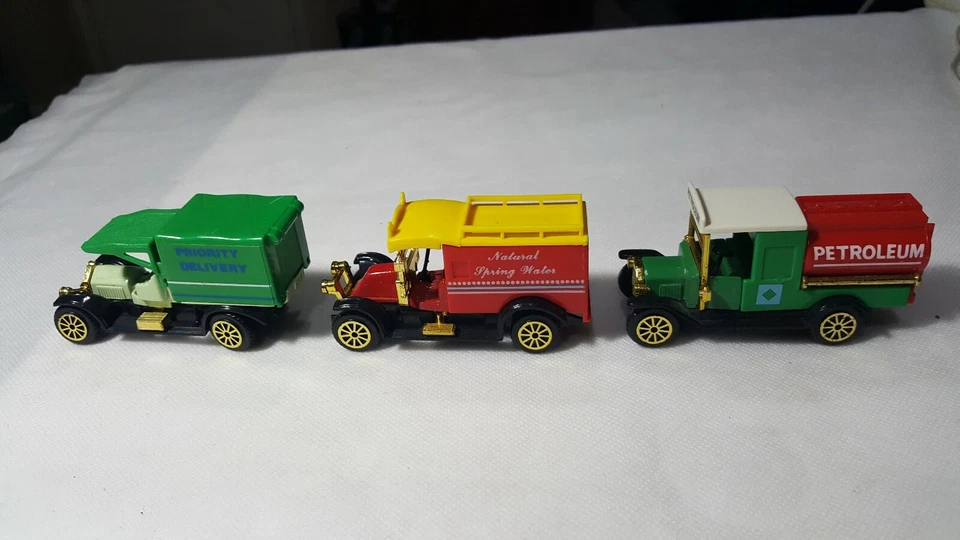 LOTE DE CAMIONES DE REPARTO de colección Foto 3 de 4