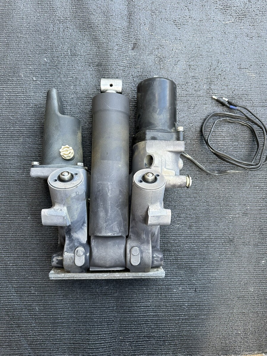 Mercury Optimax 250hp ProXS Power Trim Tilt Unit TESTED 8M0168222 Mercury Optimax 250hp ProXS Power Trim Tilt Unit TESTED 8M0168222