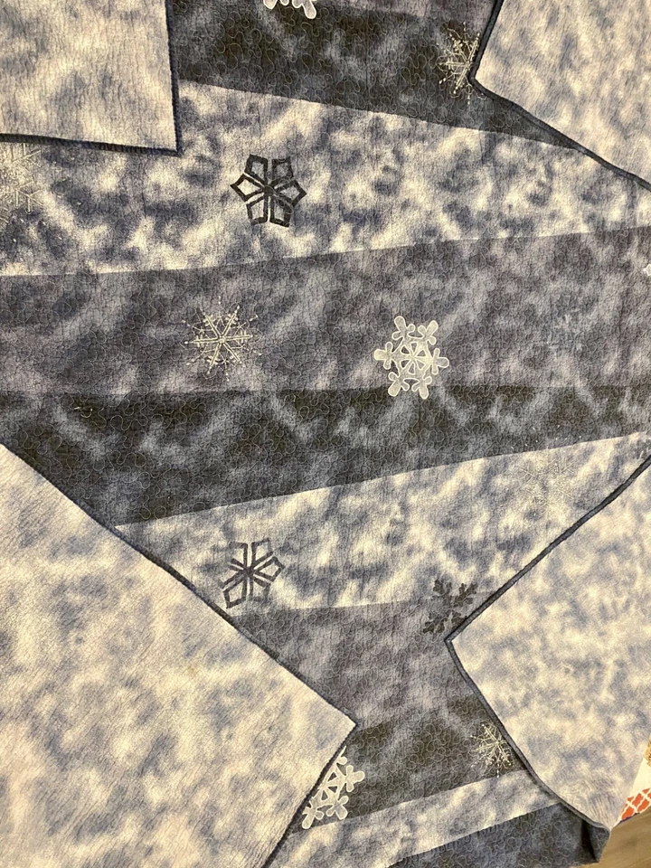 Quilt Dark Blue Navy Winter Snowflake Theme Farmhouse Full Size VERY GOOD Heavy - Image 2 of 4